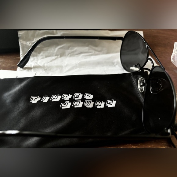 Sunglasses x Tinted Jawns• Polarized black Aviators• UNISEX•Stealth black - Picture 3 of 4